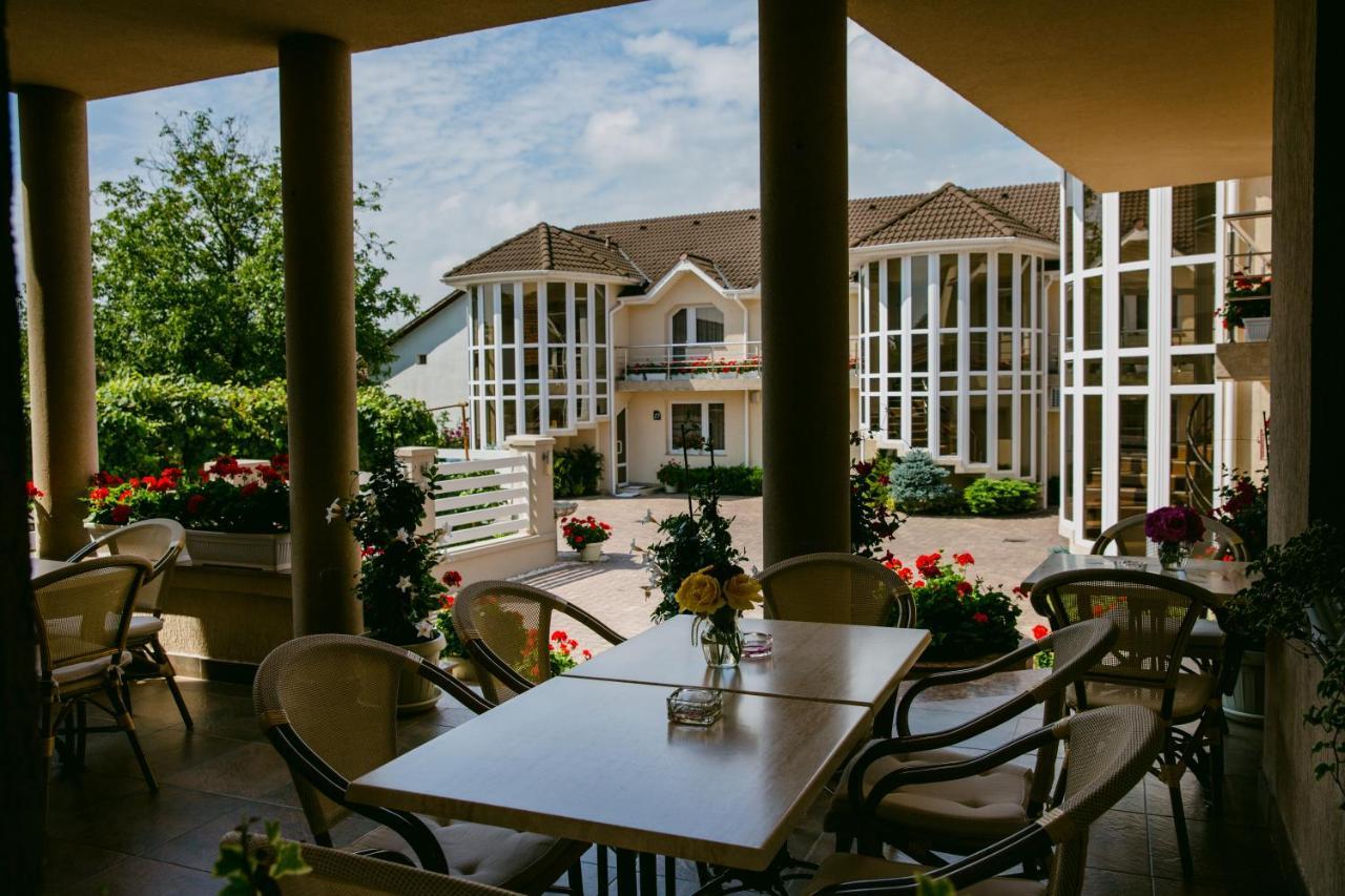 Villa Brussels Deva Exteriér fotografie